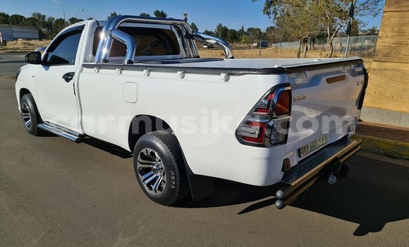 Tenga Tsaru Toyota Hilux Chena Mota in Beitbridge in Matabeleland South Tenga Tsaru Toyota Hilux Chena Mota in Beitbridge in Matabeleland South