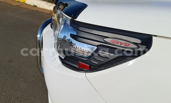 Tenga Tsaru Toyota Hilux Chena Mota in Beitbridge in Matabeleland South Tenga Tsaru Toyota Hilux Chena Mota in Beitbridge in Matabeleland South