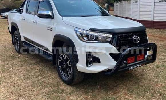 Tenga Tsaru Toyota Hilux Chena Mota in Beitbridge in Matabeleland South Tenga Tsaru Toyota Hilux Chena Mota in Beitbridge in Matabeleland South