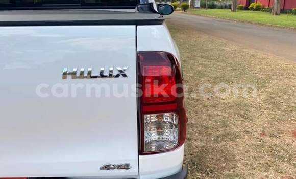 Tenga Tsaru Toyota Hilux Chena Mota in Beitbridge in Matabeleland South Tenga Tsaru Toyota Hilux Chena Mota in Beitbridge in Matabeleland South