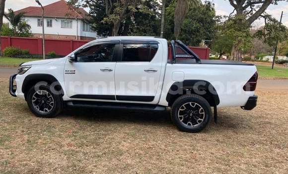 Tenga Tsaru Toyota Hilux Chena Mota in Beitbridge in Matabeleland South Tenga Tsaru Toyota Hilux Chena Mota in Beitbridge in Matabeleland South