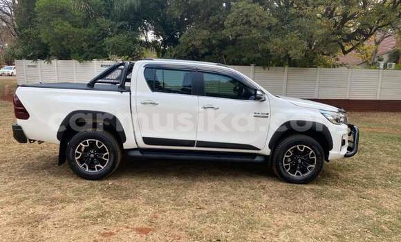 Tenga Tsaru Toyota Hilux Chena Mota in Beitbridge in Matabeleland South Tenga Tsaru Toyota Hilux Chena Mota in Beitbridge in Matabeleland South