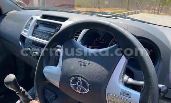 Buy Used Toyota Hilux White Car in Beitbridge in Matabeleland South Buy Used Toyota Hilux White Car in Beitbridge in Matabeleland South