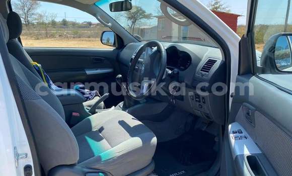 Buy Used Toyota Hilux White Car in Beitbridge in Matabeleland South Buy Used Toyota Hilux White Car in Beitbridge in Matabeleland South