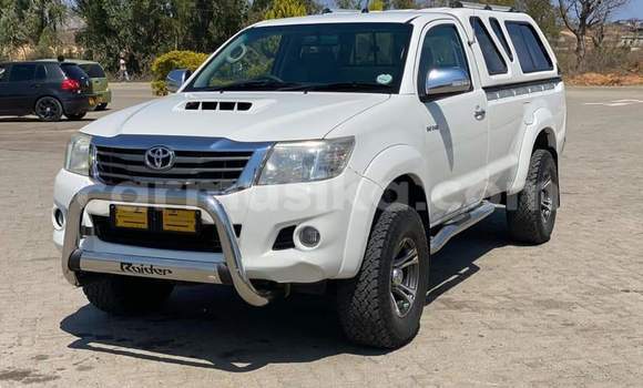 Buy Used Toyota Hilux White Car in Beitbridge in Matabeleland South Buy Used Toyota Hilux White Car in Beitbridge in Matabeleland South