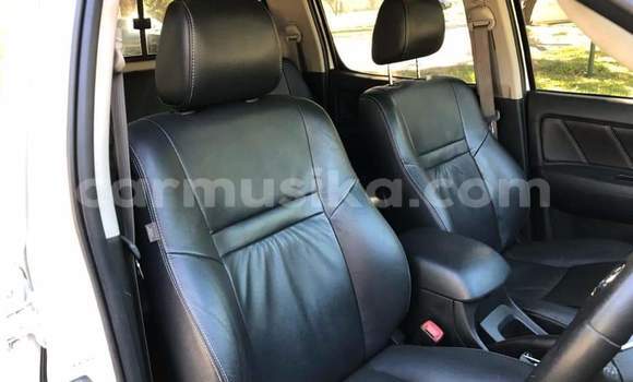 Tenga Tsaru Toyota Hilux Chena Mota in Beitbridge in Matabeleland South Tenga Tsaru Toyota Hilux Chena Mota in Beitbridge in Matabeleland South