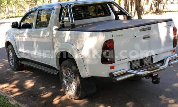 Tenga Tsaru Toyota Hilux Chena Mota in Beitbridge in Matabeleland South Tenga Tsaru Toyota Hilux Chena Mota in Beitbridge in Matabeleland South