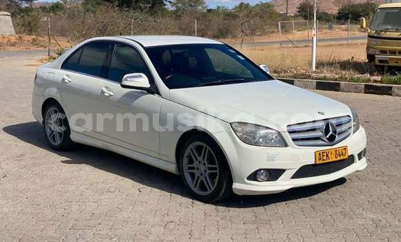 Nunua Ilio tumika Mercedes‒Benz C–Class Nyeupe Gari ndani ya Beitbridge nchini Matabeleland Kusini