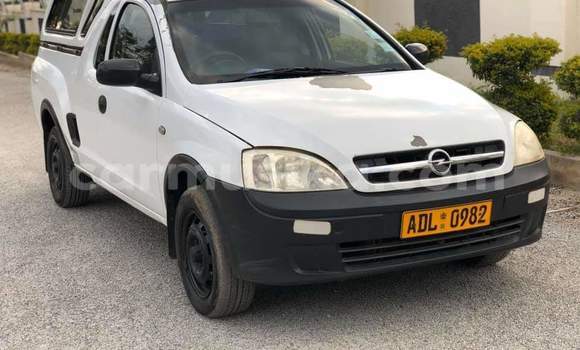 Tenga Tsaru Opel Corsa Chena Mota in Beitbridge in Matabeleland South