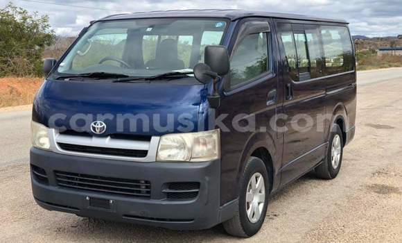Buy Used Toyota Hiace Blue Car in Beitbridge in Matabeleland South Buy Used Toyota Hiace Blue Car in Beitbridge in Matabeleland South