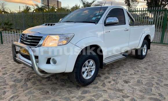Buy Used Toyota Hilux White Car in Beitbridge in Matabeleland South Buy Used Toyota Hilux White Car in Beitbridge in Matabeleland South