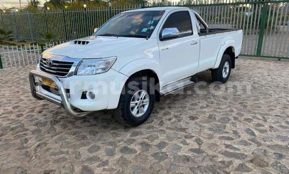 Buy Used Toyota Hilux White Car in Beitbridge in Matabeleland South Buy Used Toyota Hilux White Car in Beitbridge in Matabeleland South