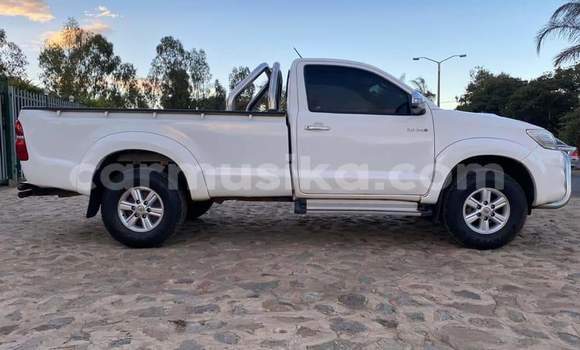 Buy Used Toyota Hilux White Car in Beitbridge in Matabeleland South Buy Used Toyota Hilux White Car in Beitbridge in Matabeleland South