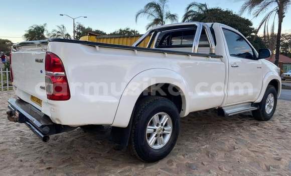 Buy Used Toyota Hilux White Car in Beitbridge in Matabeleland South Buy Used Toyota Hilux White Car in Beitbridge in Matabeleland South