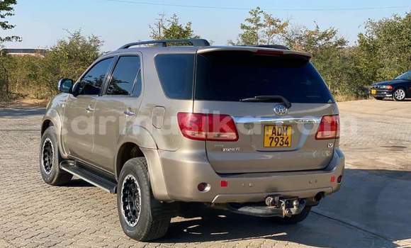 Tenga Tsaru Toyota Fortuner Zvimwe Mota in Beitbridge in Matabeleland South Tenga Tsaru Toyota Fortuner Zvimwe Mota in Beitbridge in Matabeleland South