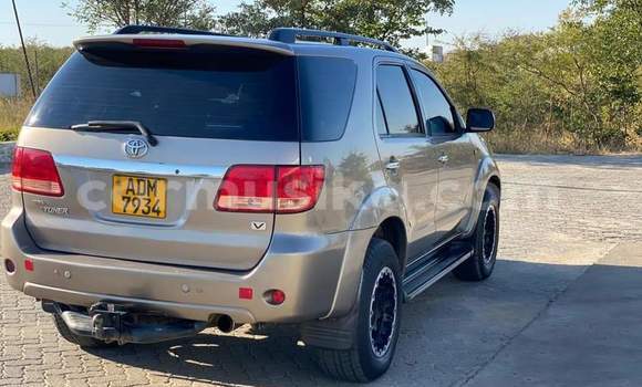 Tenga Tsaru Toyota Fortuner Zvimwe Mota in Beitbridge in Matabeleland South Tenga Tsaru Toyota Fortuner Zvimwe Mota in Beitbridge in Matabeleland South