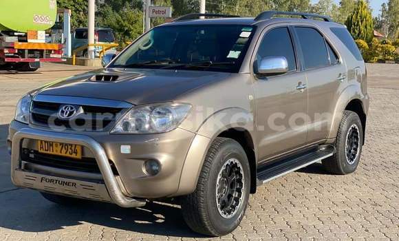 Tenga Tsaru Toyota Fortuner Zvimwe Mota in Beitbridge in Matabeleland South Tenga Tsaru Toyota Fortuner Zvimwe Mota in Beitbridge in Matabeleland South