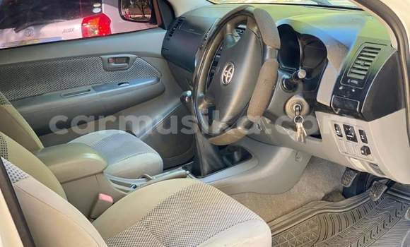 Tenga Tsaru Toyota Hilux Chena Mota in Beitbridge in Matabeleland South Tenga Tsaru Toyota Hilux Chena Mota in Beitbridge in Matabeleland South