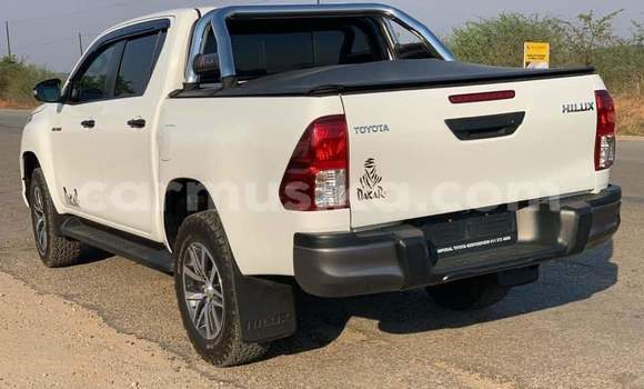 Tenga Tsaru Toyota Hilux Chena Mota in Beitbridge in Matabeleland South Tenga Tsaru Toyota Hilux Chena Mota in Beitbridge in Matabeleland South