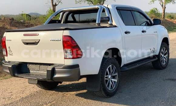 Tenga Tsaru Toyota Hilux Chena Mota in Beitbridge in Matabeleland South Tenga Tsaru Toyota Hilux Chena Mota in Beitbridge in Matabeleland South