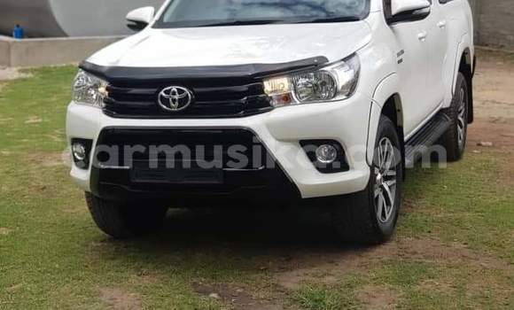 Nunua Ilio tumika Toyota Hilux Nyeupe Gari ndani ya Harare nchini Harare