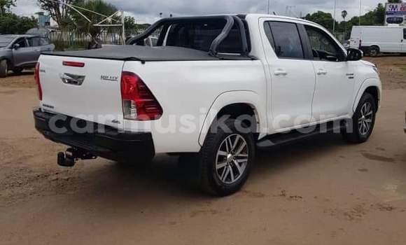 Buy Used Toyota Hilux White Car in Harare in Harare Buy Used Toyota Hilux White Car in Harare in Harare