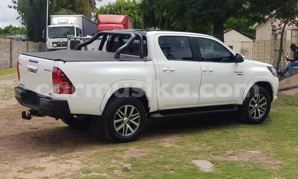 Buy Used Toyota Hilux White Car in Harare in Harare Buy Used Toyota Hilux White Car in Harare in Harare