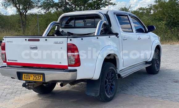 Tenga Tsaru Toyota Hilux Chena Mota in Beitbridge in Matabeleland South Tenga Tsaru Toyota Hilux Chena Mota in Beitbridge in Matabeleland South