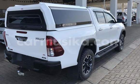 Tenga Tsaru Toyota Hilux Chena Mota in Beitbridge in Matabeleland South Tenga Tsaru Toyota Hilux Chena Mota in Beitbridge in Matabeleland South