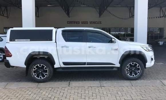 Tenga Tsaru Toyota Hilux Chena Mota in Beitbridge in Matabeleland South Tenga Tsaru Toyota Hilux Chena Mota in Beitbridge in Matabeleland South