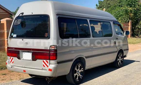 Buy Used Toyota Hiace Silver Car in Beitbridge in Matabeleland South Buy Used Toyota Hiace Silver Car in Beitbridge in Matabeleland South