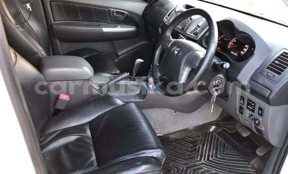 Tenga Tsaru Toyota Hilux Sirivha Mota in Beitbridge in Matabeleland South Tenga Tsaru Toyota Hilux Sirivha Mota in Beitbridge in Matabeleland South