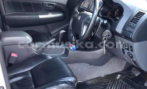 Tenga Tsaru Toyota Hilux Sirivha Mota in Beitbridge in Matabeleland South Tenga Tsaru Toyota Hilux Sirivha Mota in Beitbridge in Matabeleland South