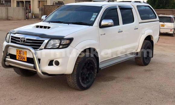 Tenga Tsaru Toyota Hilux Sirivha Mota in Beitbridge in Matabeleland South Tenga Tsaru Toyota Hilux Sirivha Mota in Beitbridge in Matabeleland South