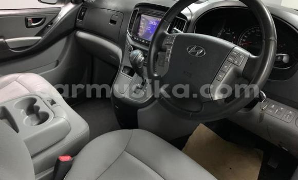 Acheter Occasion Voiture Hyundai H1 Blanc à Beitbridge, Matabeleland South Acheter Occasion Voiture Hyundai H1 Blanc à Beitbridge, Matabeleland South