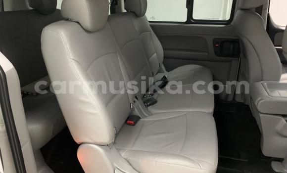 Acheter Occasion Voiture Hyundai H1 Blanc à Beitbridge, Matabeleland South Acheter Occasion Voiture Hyundai H1 Blanc à Beitbridge, Matabeleland South