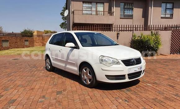 Nunua Ilio tumika Volkswagen Polo Nyeupe Gari ndani ya Beitbridge nchini Matabeleland Kusini