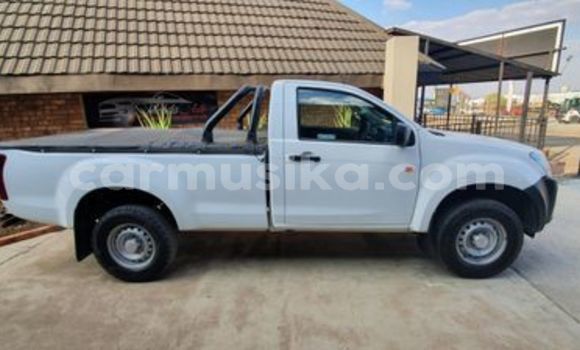 Buy Used Isuzu KB White Car in Beitbridge in Matabeleland South Buy Used Isuzu KB White Car in Beitbridge in Matabeleland South