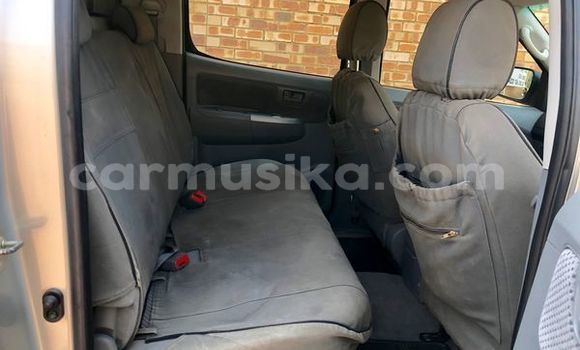 Nunua Ilio tumika Toyota Hilux Fedha Gari ndani ya Beitbridge nchini Matabeleland Kusini Nunua Ilio tumika Toyota Hilux Fedha Gari ndani ya Beitbridge nchini Matabeleland Kusini