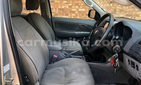 Nunua Ilio tumika Toyota Hilux Fedha Gari ndani ya Beitbridge nchini Matabeleland Kusini Nunua Ilio tumika Toyota Hilux Fedha Gari ndani ya Beitbridge nchini Matabeleland Kusini
