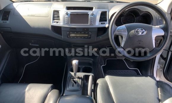 Buy Used Toyota Hilux White Car in Beitbridge in Matabeleland South Buy Used Toyota Hilux White Car in Beitbridge in Matabeleland South