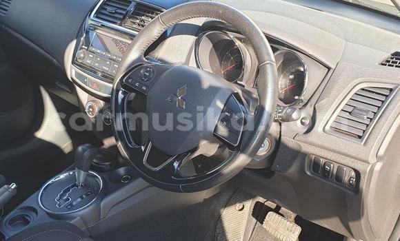 Nunua Ilio tumika Mitsubishi 500 Brown Gari ndani ya Borrowdale nchini Harare Nunua Ilio tumika Mitsubishi 500 Brown Gari ndani ya Borrowdale nchini Harare