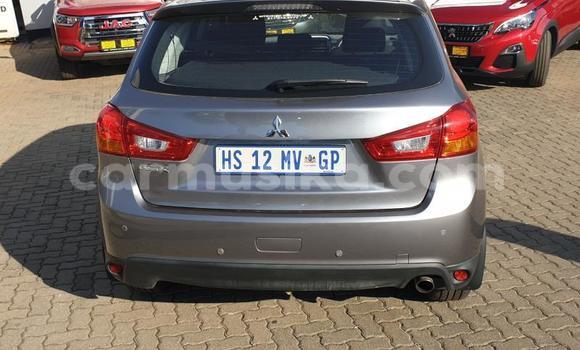 Nunua Ilio tumika Mitsubishi 500 Brown Gari ndani ya Borrowdale nchini Harare Nunua Ilio tumika Mitsubishi 500 Brown Gari ndani ya Borrowdale nchini Harare