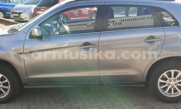 Nunua Ilio tumika Mitsubishi 500 Brown Gari ndani ya Borrowdale nchini Harare Nunua Ilio tumika Mitsubishi 500 Brown Gari ndani ya Borrowdale nchini Harare