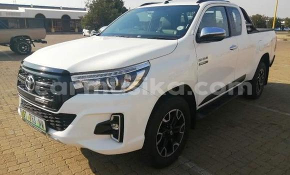 Buy Used Toyota Hilux White Car in Beitbridge in Matabeleland South Buy Used Toyota Hilux White Car in Beitbridge in Matabeleland South