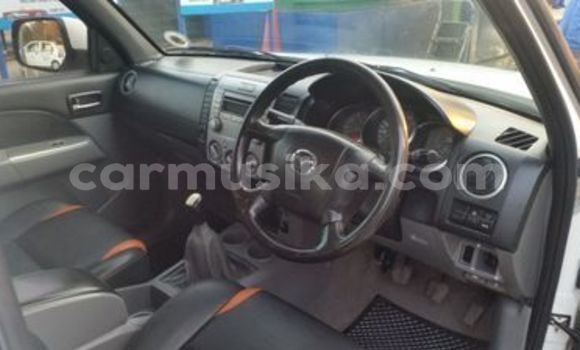 Nunua Ilio tumika Mazda BT-50 Nyeupe Gari ndani ya Beitbridge nchini Matabeleland Kusini Nunua Ilio tumika Mazda BT-50 Nyeupe Gari ndani ya Beitbridge nchini Matabeleland Kusini