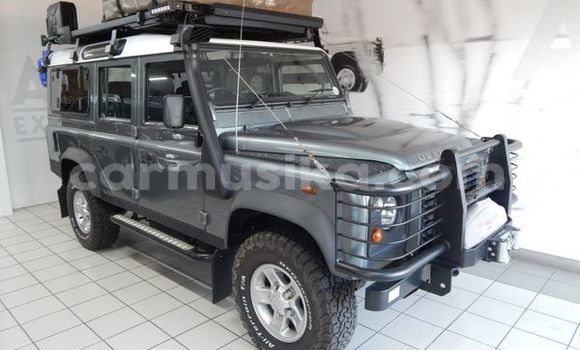 Tenga Tsaru Land Rover Defender Sirivha Mota in Beitbridge in Matabeleland South