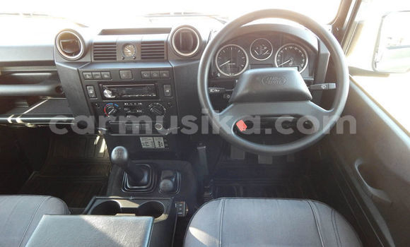 Nunua Ilio tumika Land Rover Defender Fedha Gari ndani ya Beitbridge nchini Matabeleland Kusini Nunua Ilio tumika Land Rover Defender Fedha Gari ndani ya Beitbridge nchini Matabeleland Kusini