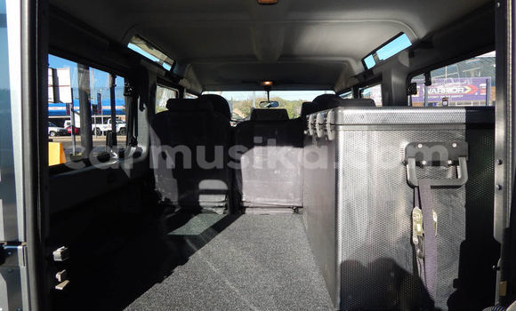 Nunua Ilio tumika Land Rover Defender Fedha Gari ndani ya Beitbridge nchini Matabeleland Kusini Nunua Ilio tumika Land Rover Defender Fedha Gari ndani ya Beitbridge nchini Matabeleland Kusini