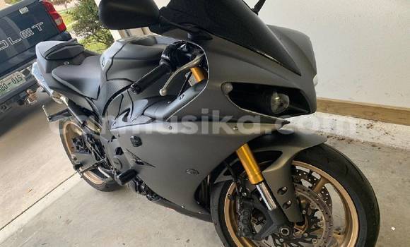 Tenga Tsaru Yamaha R1 Beige Bike in Harare in Harare Tenga Tsaru Yamaha R1 Beige Bike in Harare in Harare